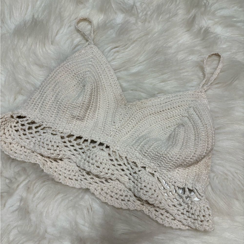 Cream colored knit cropped top size women’s Small